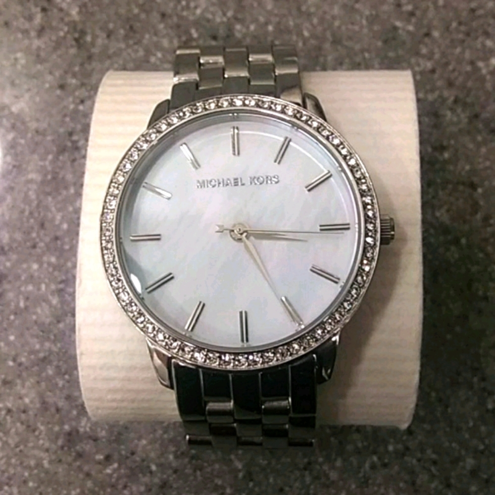 MICHAEL KORS Mother of pearl watch